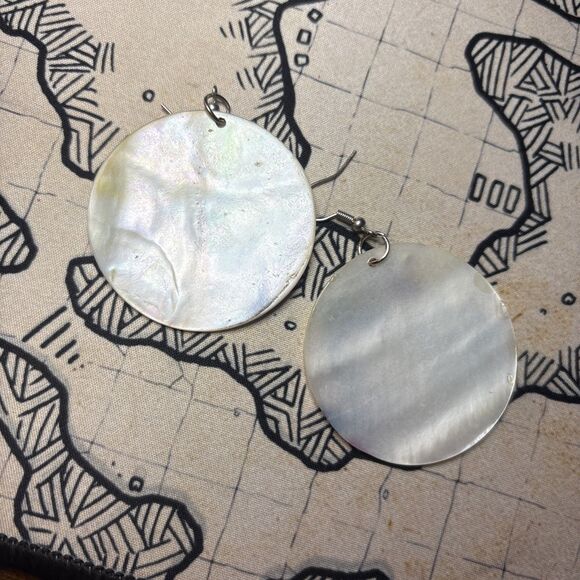 Shell Earrings With Cute Owls - Picture 2 of 2